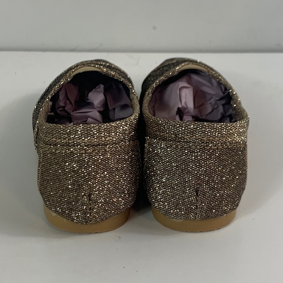 Brand New Girls Gold Glitter Flats - Picture 4 of 4